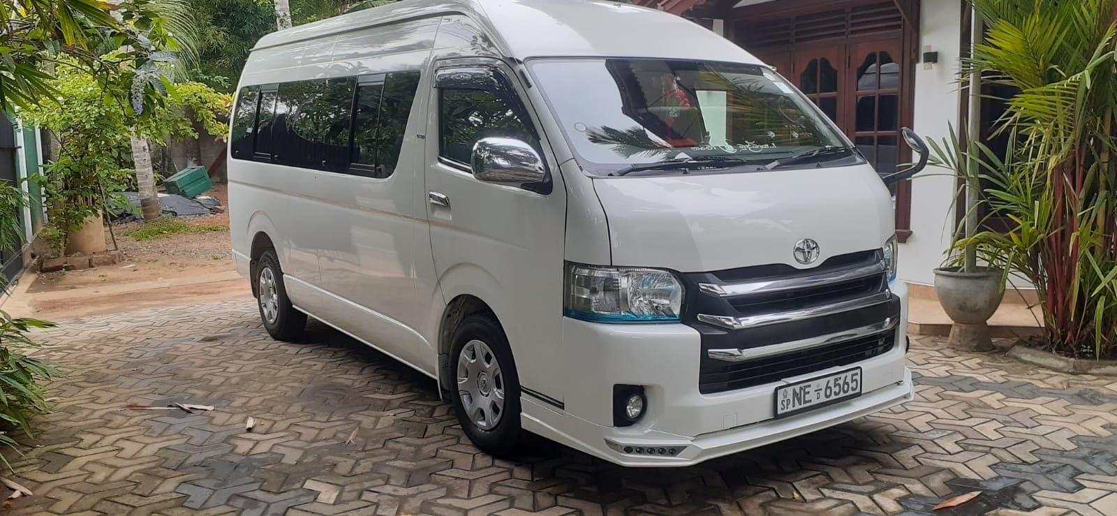 Van — Toyota KDH Highroof